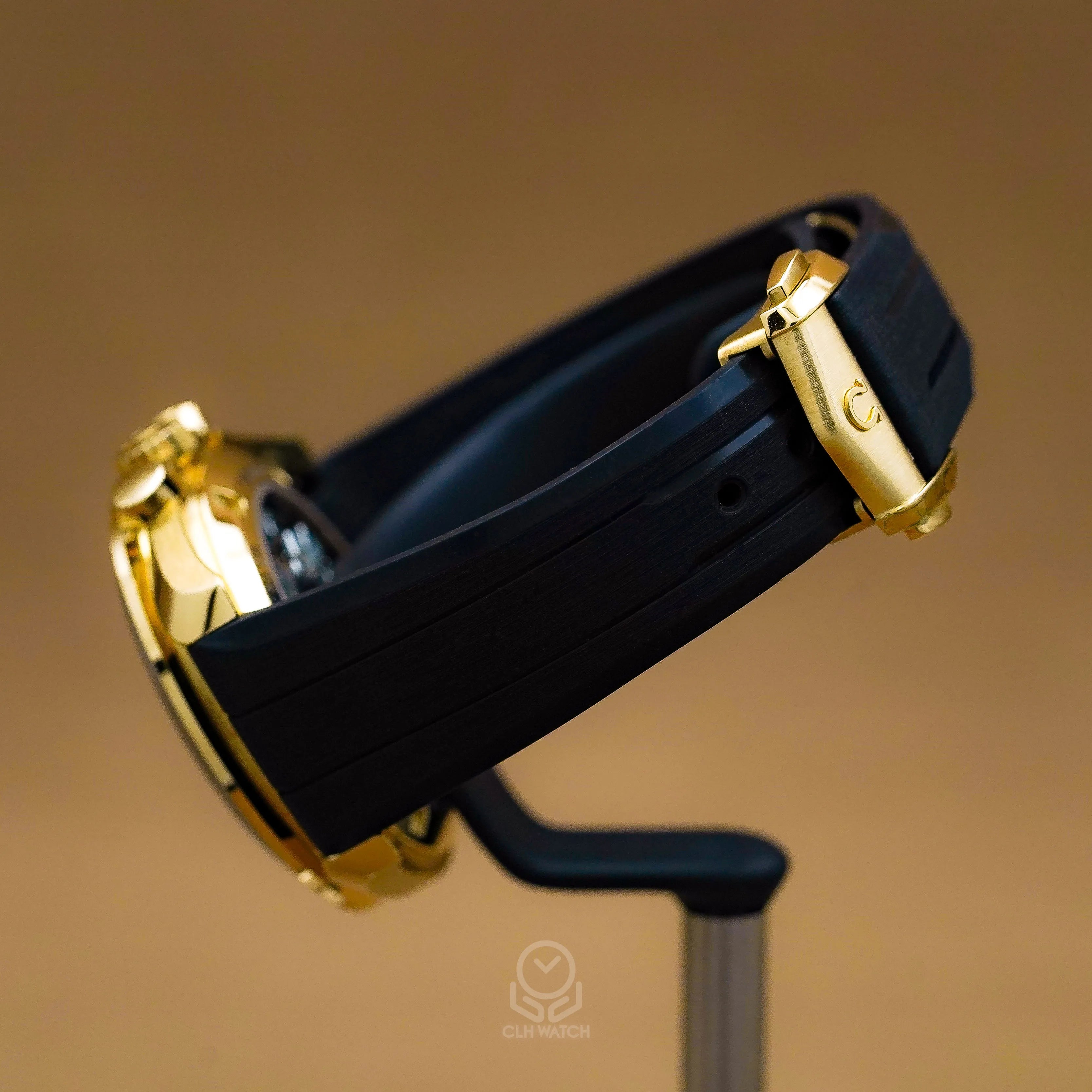 Omega 歐米茄 Speedmaster 18K金 超霸登月金面熊貓 手上鍊計時 Moonwatch Moonshine 31062425099001 2023年台灣公司貨 42mm 3861