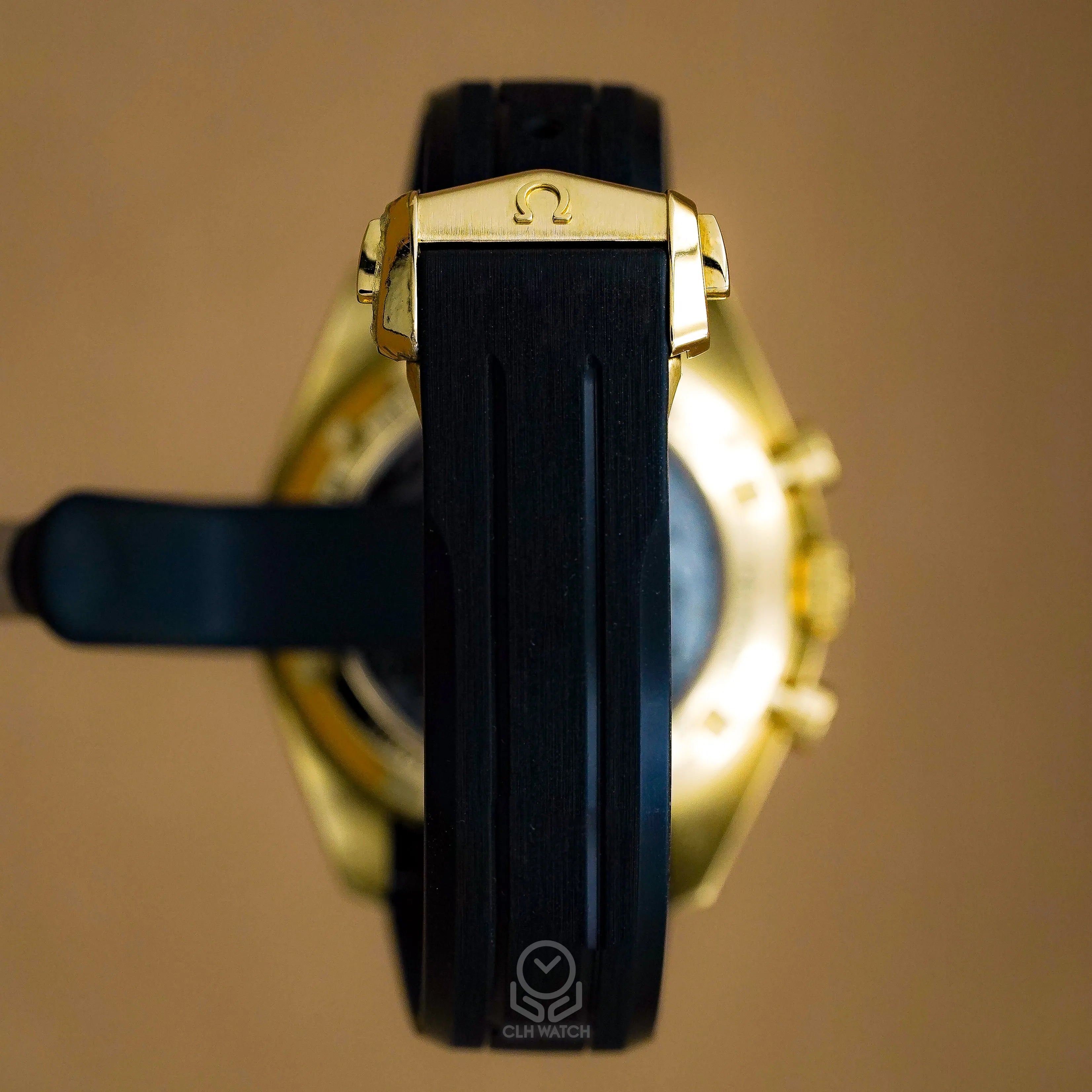 Omega 歐米茄 Speedmaster 18K金 超霸登月金面熊貓 手上鍊計時 Moonwatch Moonshine 31062425099001 2023年台灣公司貨 42mm 3861