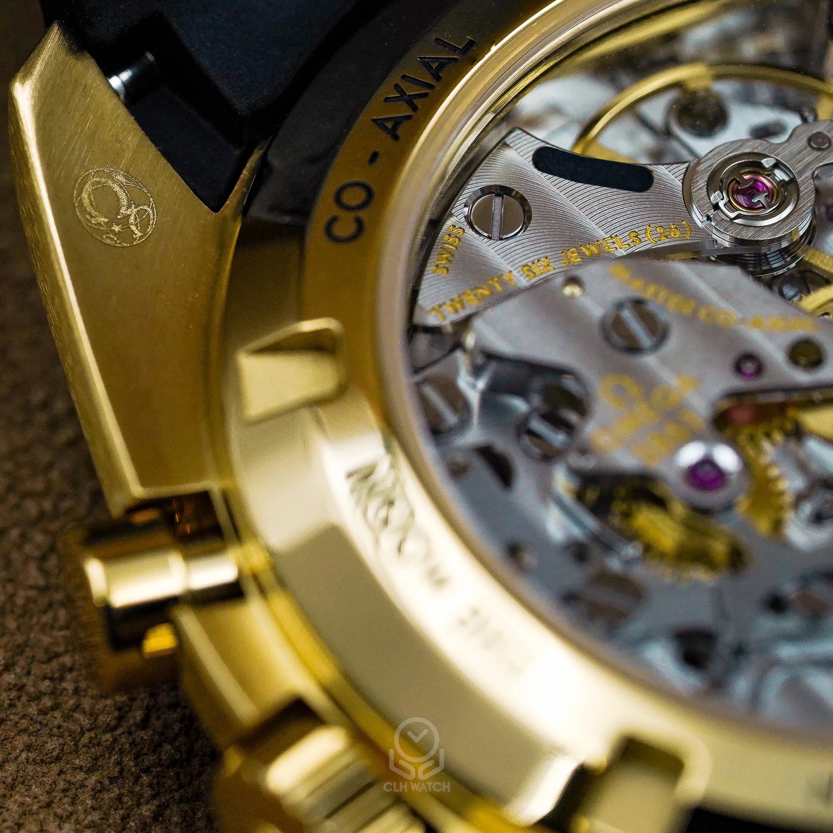 Omega 歐米茄 Speedmaster 18K金 超霸登月金面熊貓 手上鍊計時 Moonwatch Moonshine 31062425099001 2023年台灣公司貨 42mm 3861