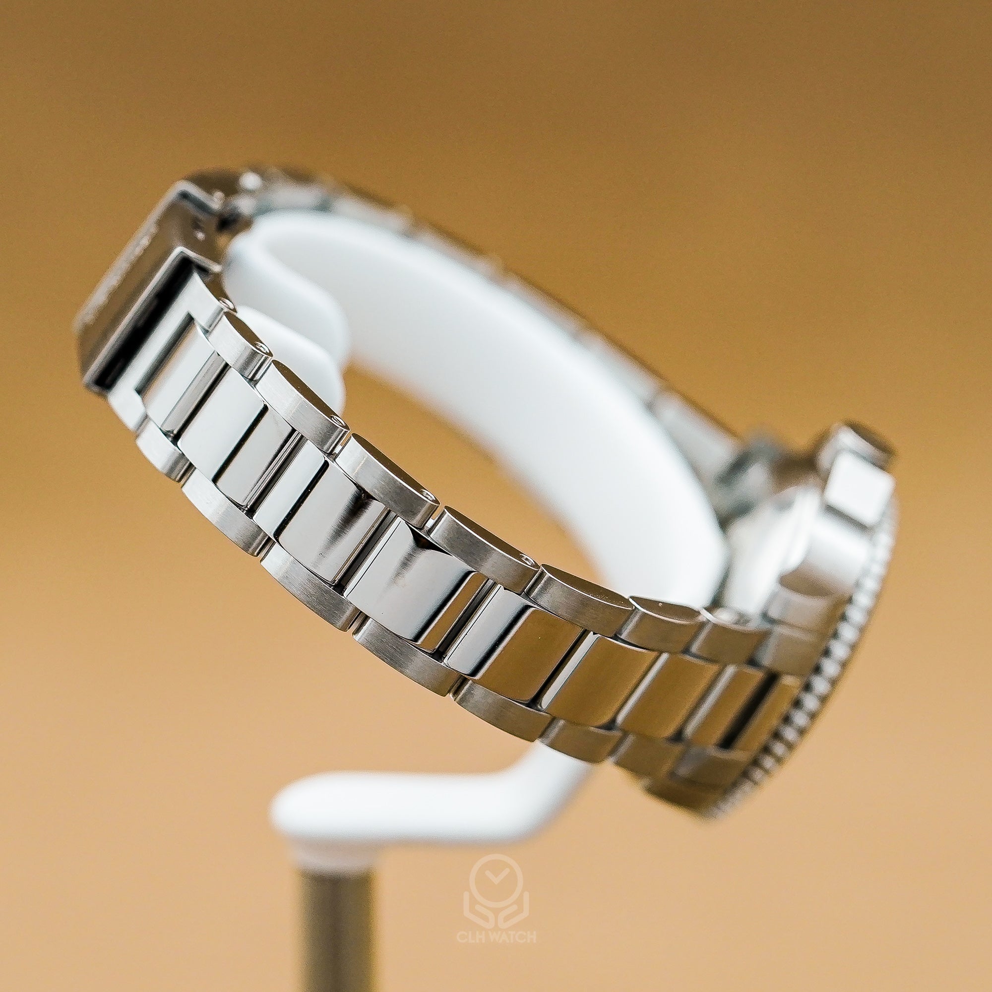 Longines 浪琴 深海征服者系列浪鬼陶瓷潛水錶 L33704876 珍珠母貝 鑲鑽 32mm 2024年 台灣公司貨 95%新(已交流)