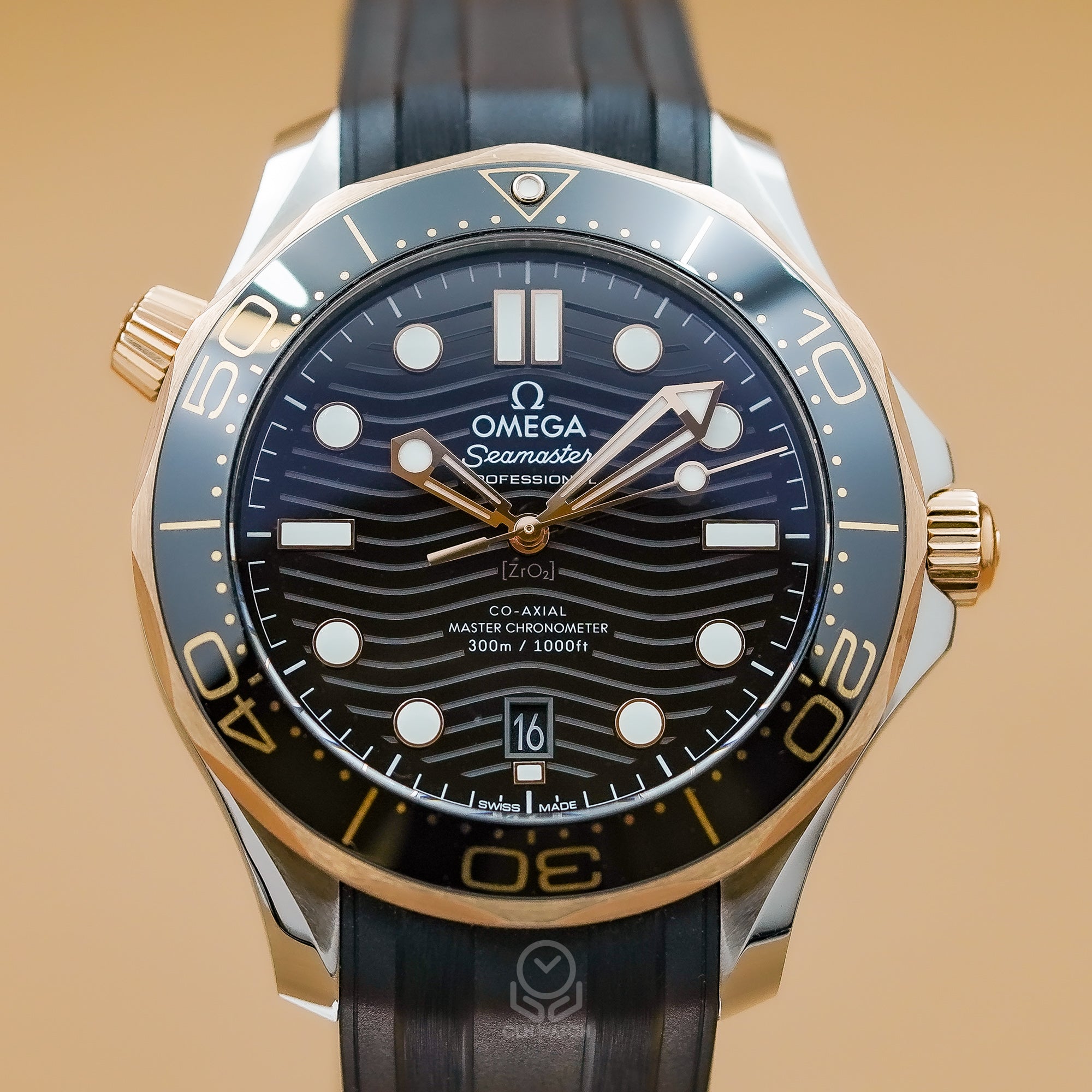 OMEGA 歐米茄 Seamaster 海馬 300米 半金黑水鬼 210.22.42.20.01.001 21022422001001 18K黃金 42mm 2024年 95%新