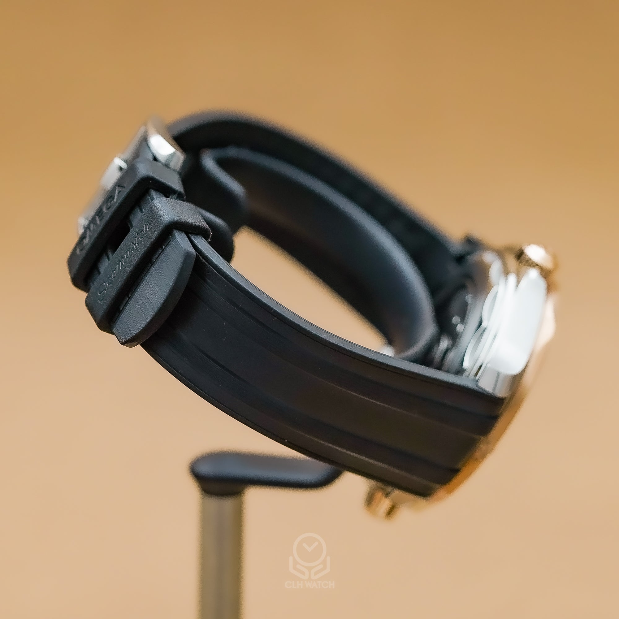 OMEGA 歐米茄 Seamaster 海馬 300米 半金黑水鬼 210.22.42.20.01.001 21022422001001 18K黃金 42mm 2024年 95%新