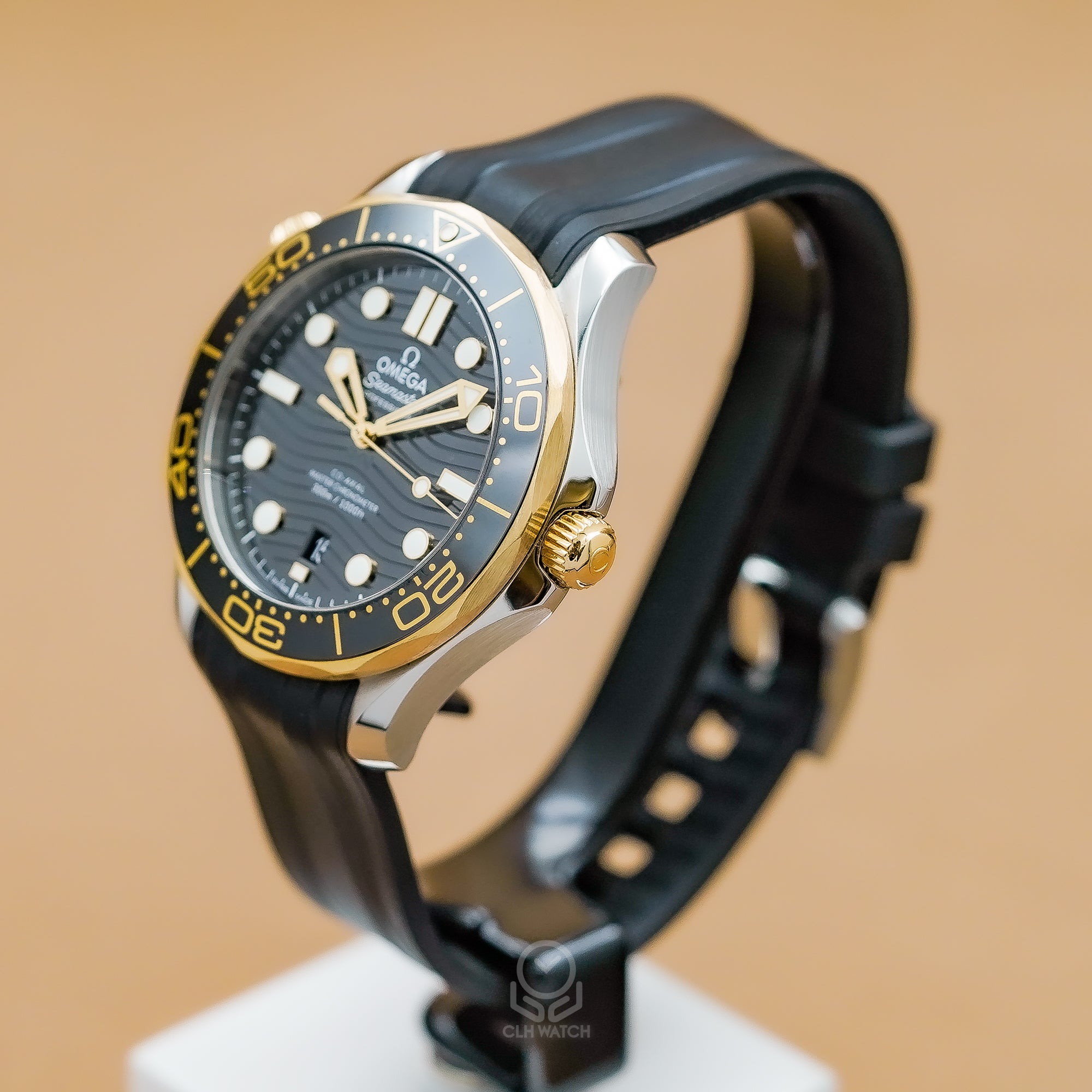 OMEGA 歐米茄 Seamaster 海馬300 半金黑海馬 210.22.42.20.01.001 21022422001001 18K黃金 42mm 2023年 95%新