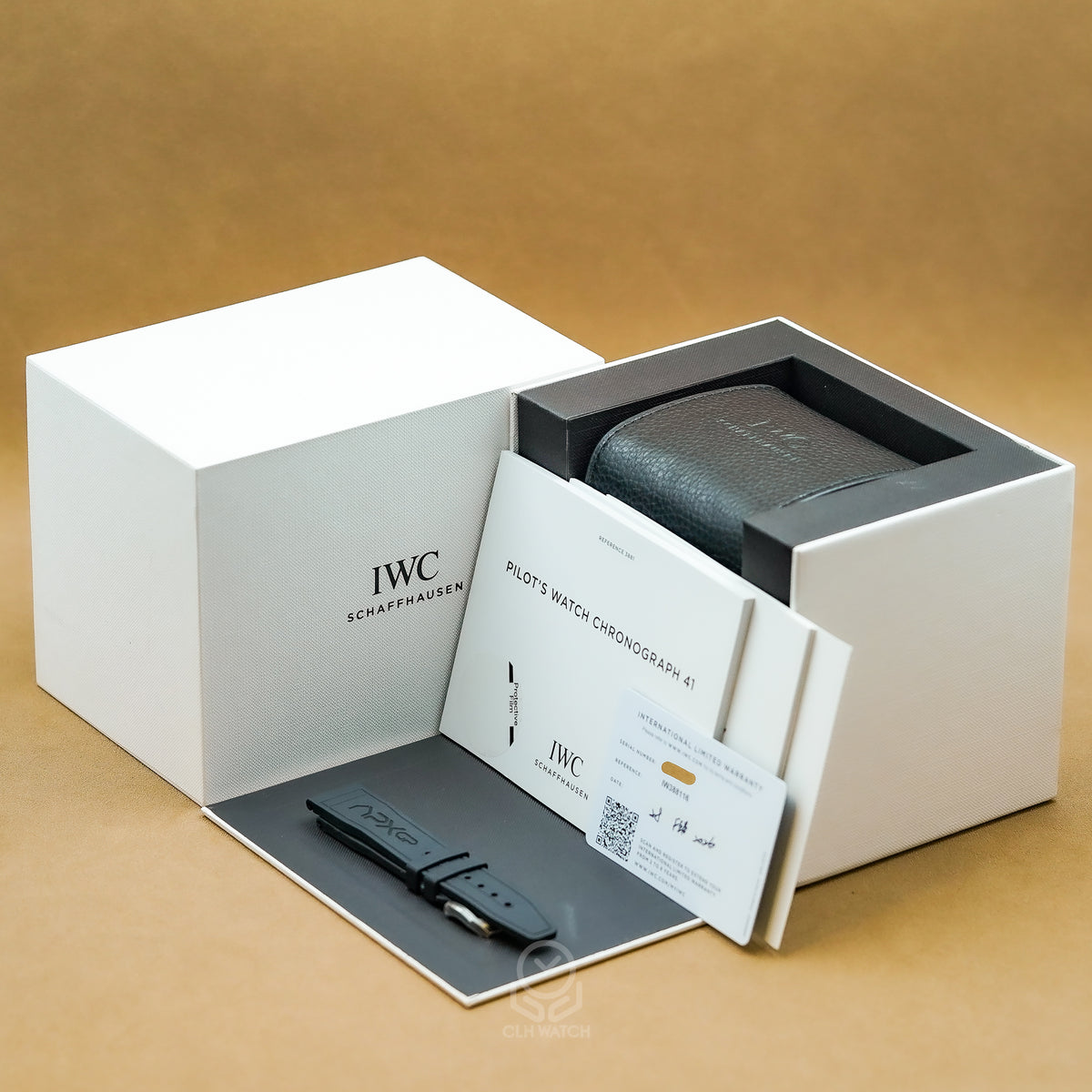 IWC 萬國 飛行員計時腕錶 IW388116 黑面 黑膠帶 布萊德彼特F1電影車隊錶APXGP 41mm 2026年台灣公司貨 95%新 附原廠鋼帶