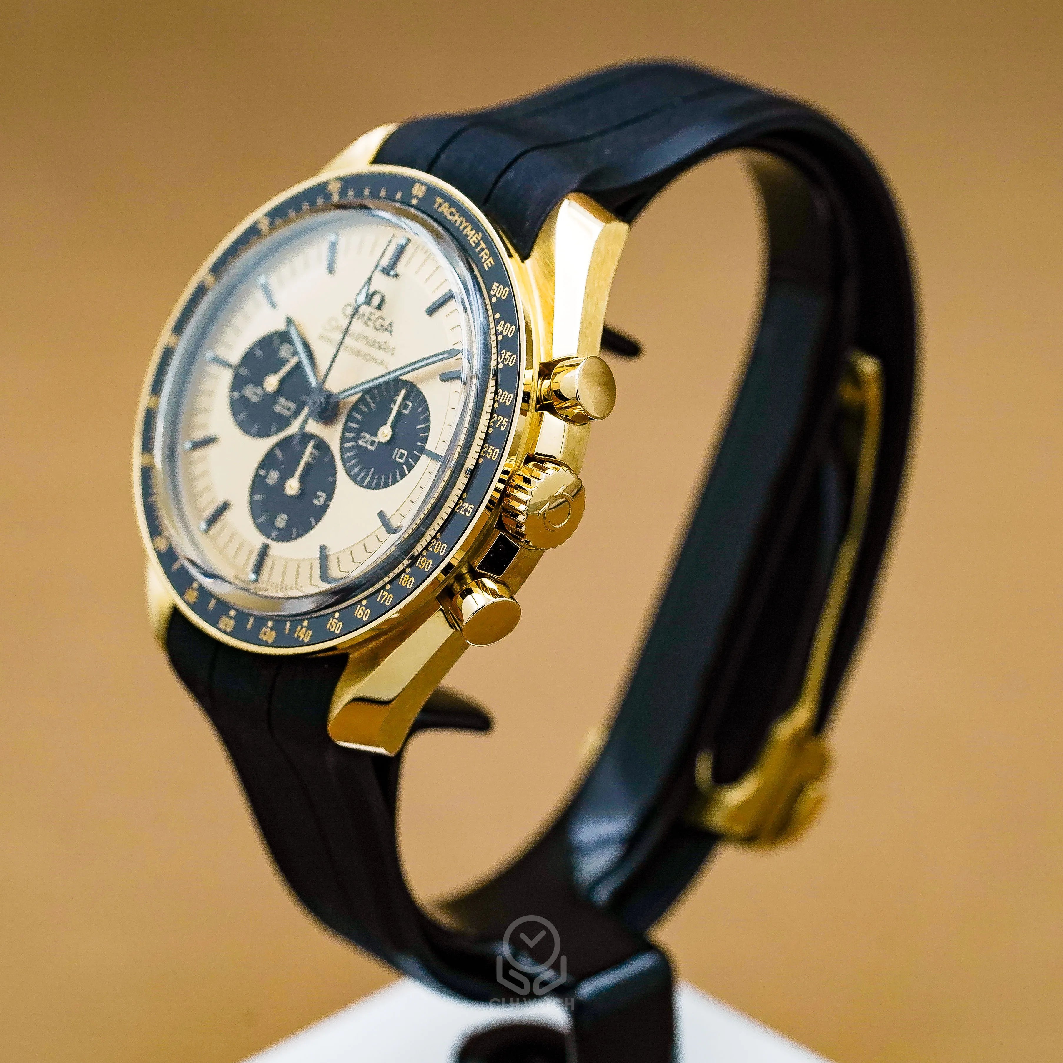 Omega 歐米茄 Speedmaster 18K金 超霸登月金面熊貓 手上鍊計時 Moonwatch Moonshine 31062425099001 2023年台灣公司貨 42mm 3861