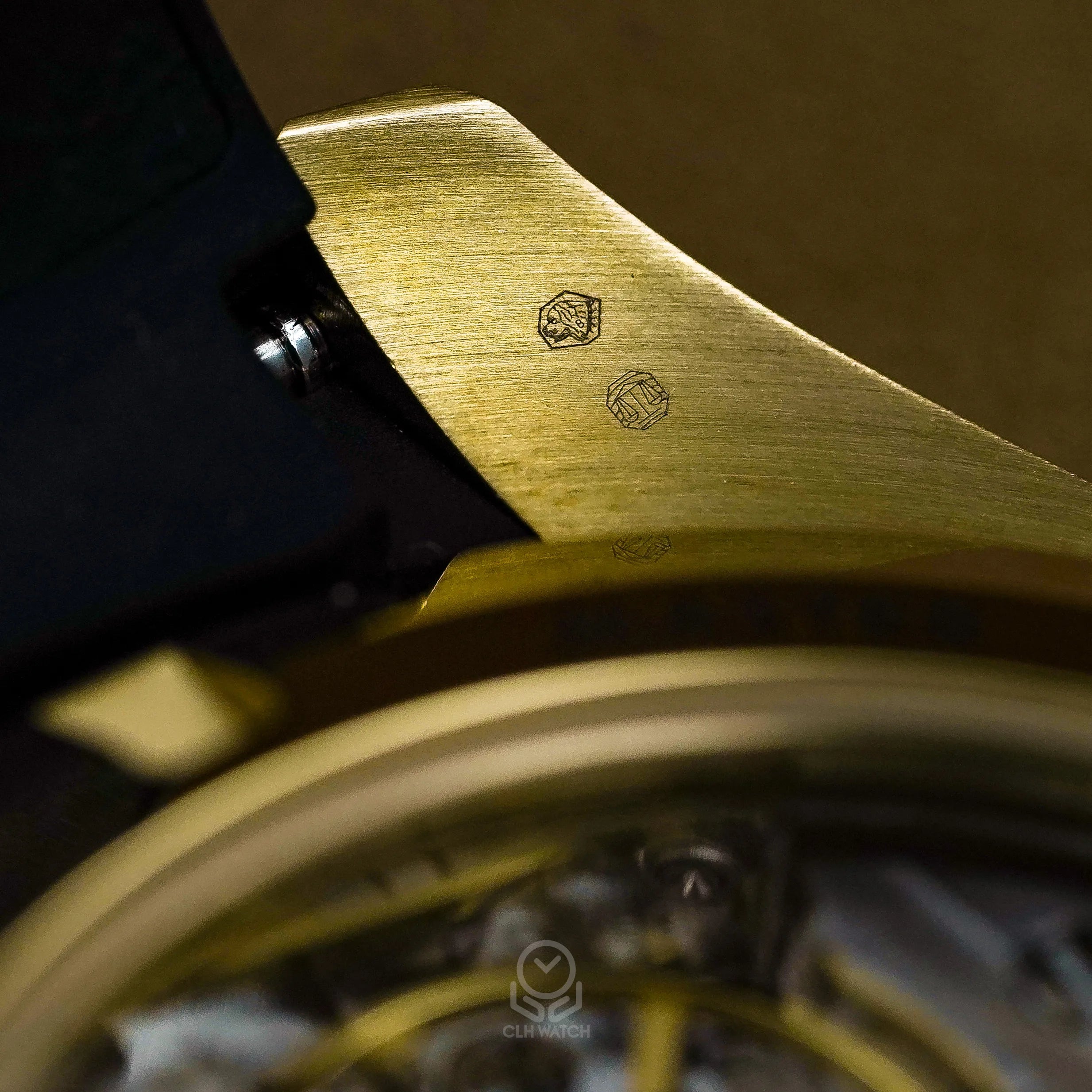 Omega 歐米茄 Speedmaster 18K金 超霸登月金面熊貓 手上鍊計時 Moonwatch Moonshine 31062425099001 2023年台灣公司貨 42mm 3861