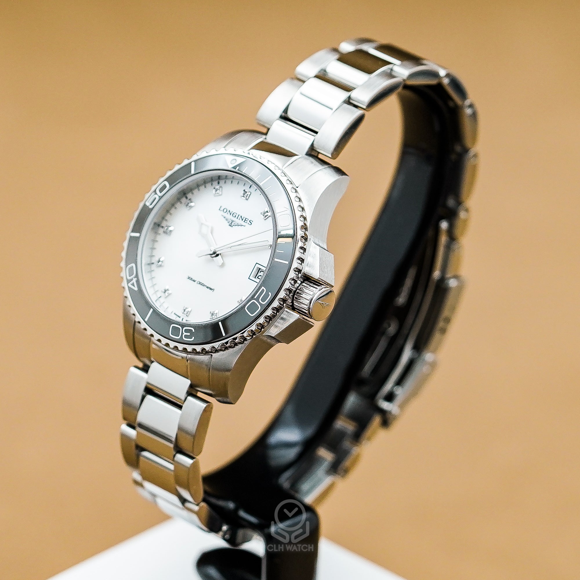 Longines 浪琴 深海征服者系列浪鬼陶瓷潛水錶 L33704876 珍珠母貝 鑲鑽 32mm 2024年 台灣公司貨 95%新