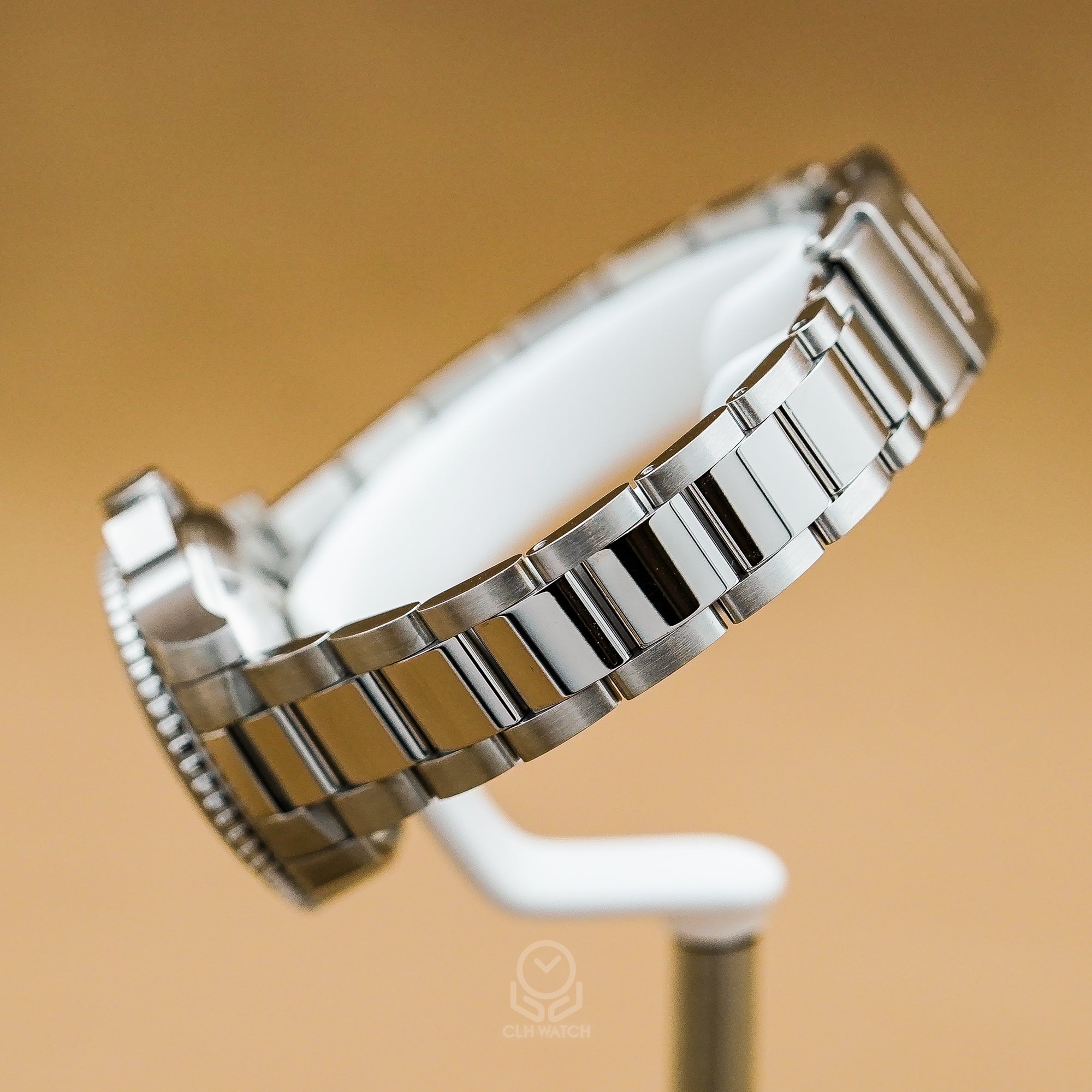 Longines 浪琴 深海征服者系列浪鬼陶瓷潛水錶 L33704876 珍珠母貝 鑲鑽 32mm 2024年 台灣公司貨 95%新（已交流）