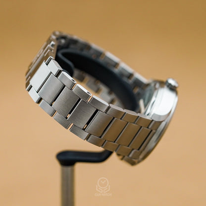 Omega 歐米茄 海馬系列 Railmaster 鐵霸 220.10.40.20.03.001 丹寧藍面 22010402003001 藍色牛仔褲⁠ 40mm 2026年 98%新