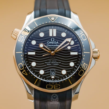 OMEGA 歐米茄 Seamaster 海馬 300米 半金黑水鬼 210.22.42.20.01.001 21022422001001 18K黃金 42mm 2024年 95%新