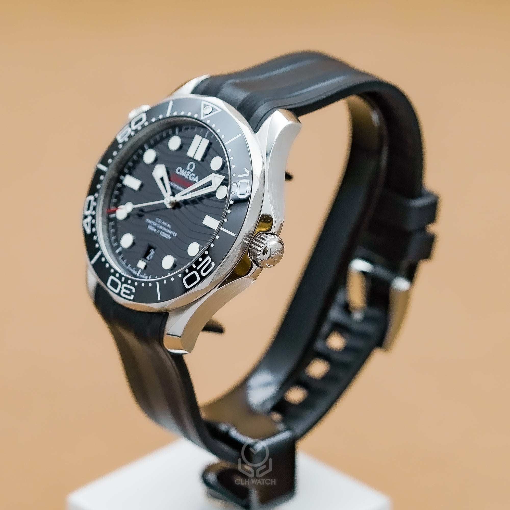 OMEGA 歐米茄 Seamaster 海馬 300米潛水腕錶 膠帶黑海馬 42mm 210.32.42.20.01.001 21032422001001 2020年台灣公司貨 95％新