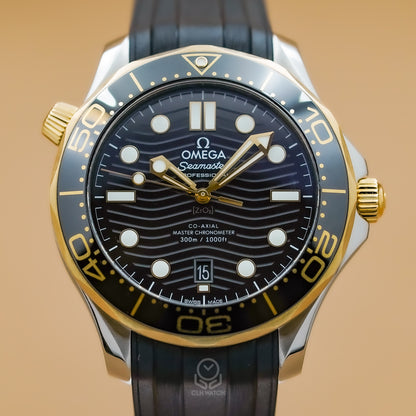 OMEGA 歐米茄 Seamaster 海馬300 半金黑海馬 210.22.42.20.01.001 21022422001001 18K黃金 42mm 2023年 95%新
