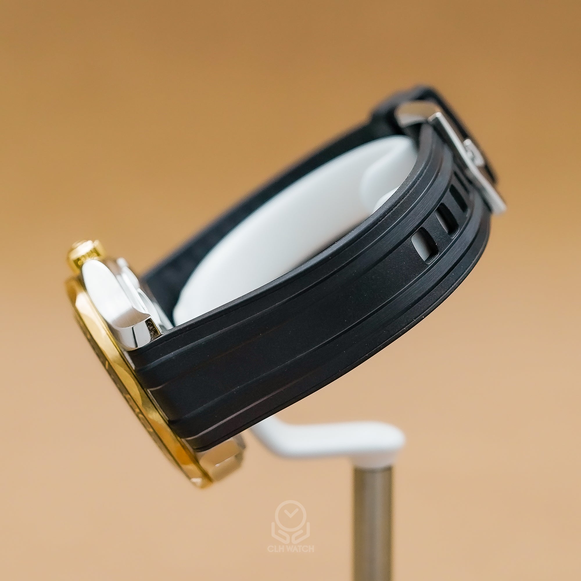 OMEGA 歐米茄 Seamaster 海馬300 半金黑海馬 210.22.42.20.01.001 21022422001001 18K黃金 42mm 2023年 95%新
