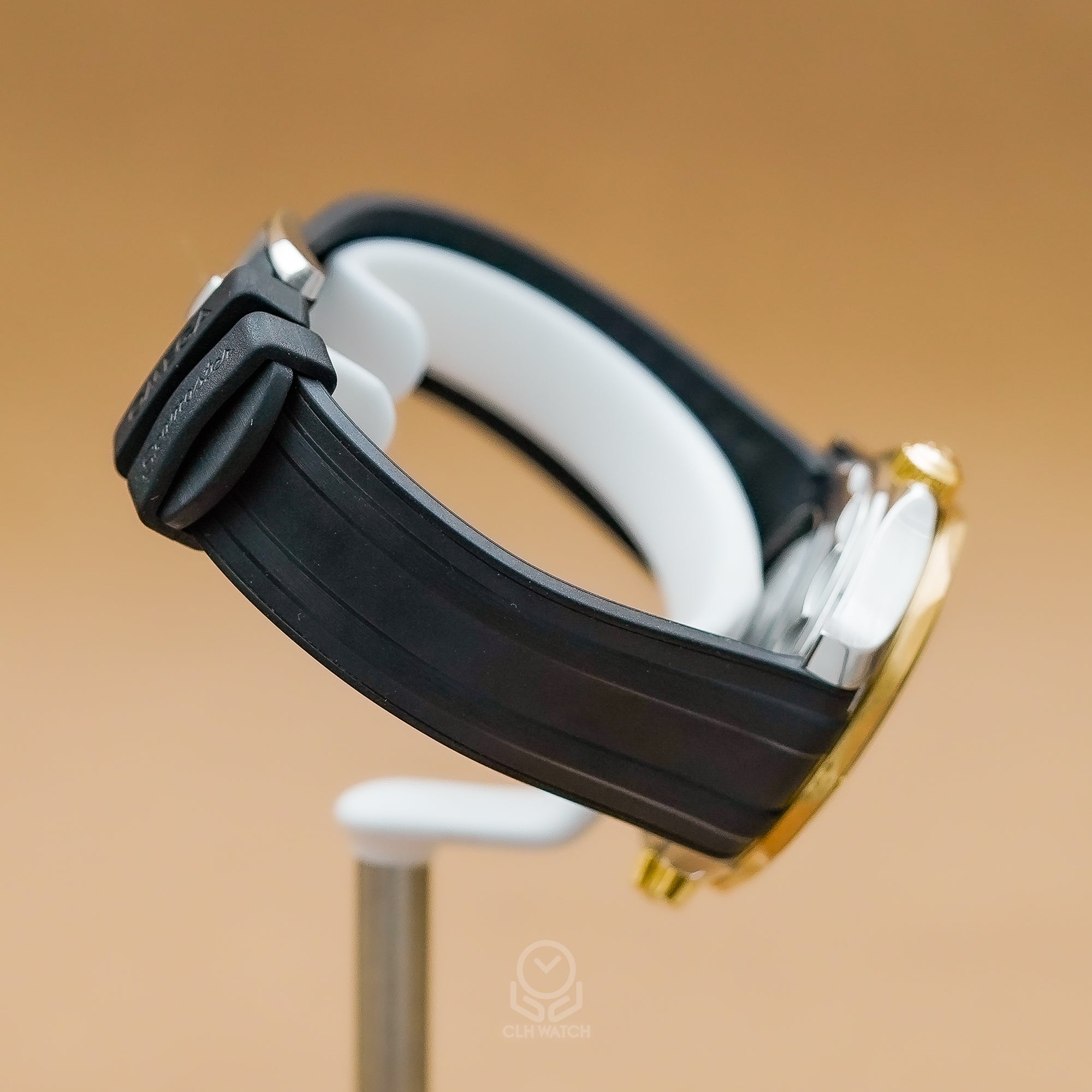 OMEGA 歐米茄 Seamaster 海馬300 半金黑海馬 210.22.42.20.01.001 21022422001001 18K黃金 42mm 2023年 95%新