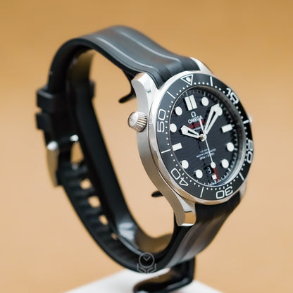 OMEGA 歐米茄 Seamaster 海馬 300米潛水腕錶 膠帶黑海馬 42mm 210.32.42.20.01.001 21032422001001 2021年台灣公司貨 90％新