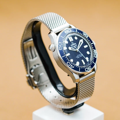 Omega 歐米茄 Seamaster Diver 300M James Bond 60週年紀念 210.30.42.20.03.002 藍色波浪面盤 21030422003002 42mm 2023年台灣公司貨 95%新