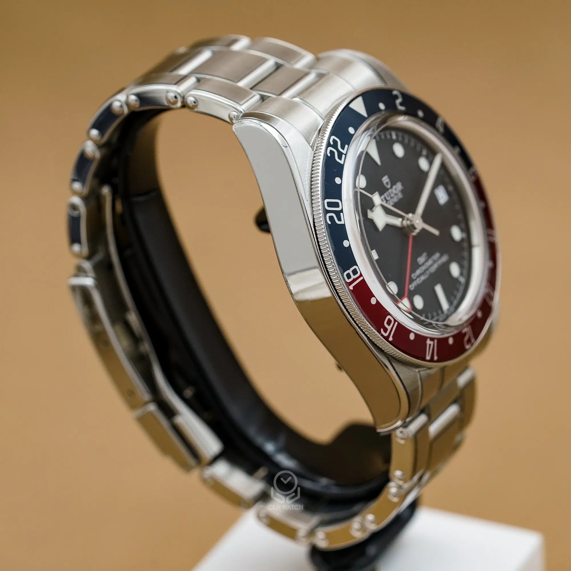 TUDOR 帝舵 79830RB 黑面 BLACK BAY GMT 啞酒紅色及藍色陽極氧化鋁字圈 41 mm 磨砂鋼錶帶