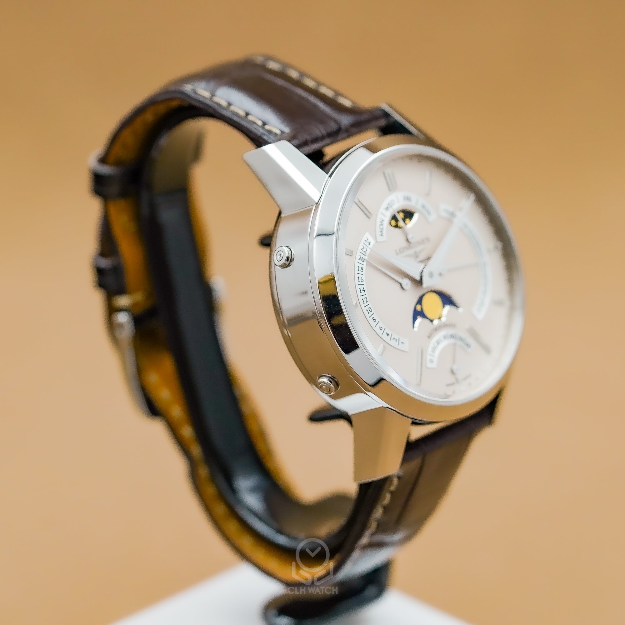 Longines 浪琴 1832系列 L48284922 四逆跳月相腕錶 米白面 42mm 單錶 95%新 送極新原廠錶帶