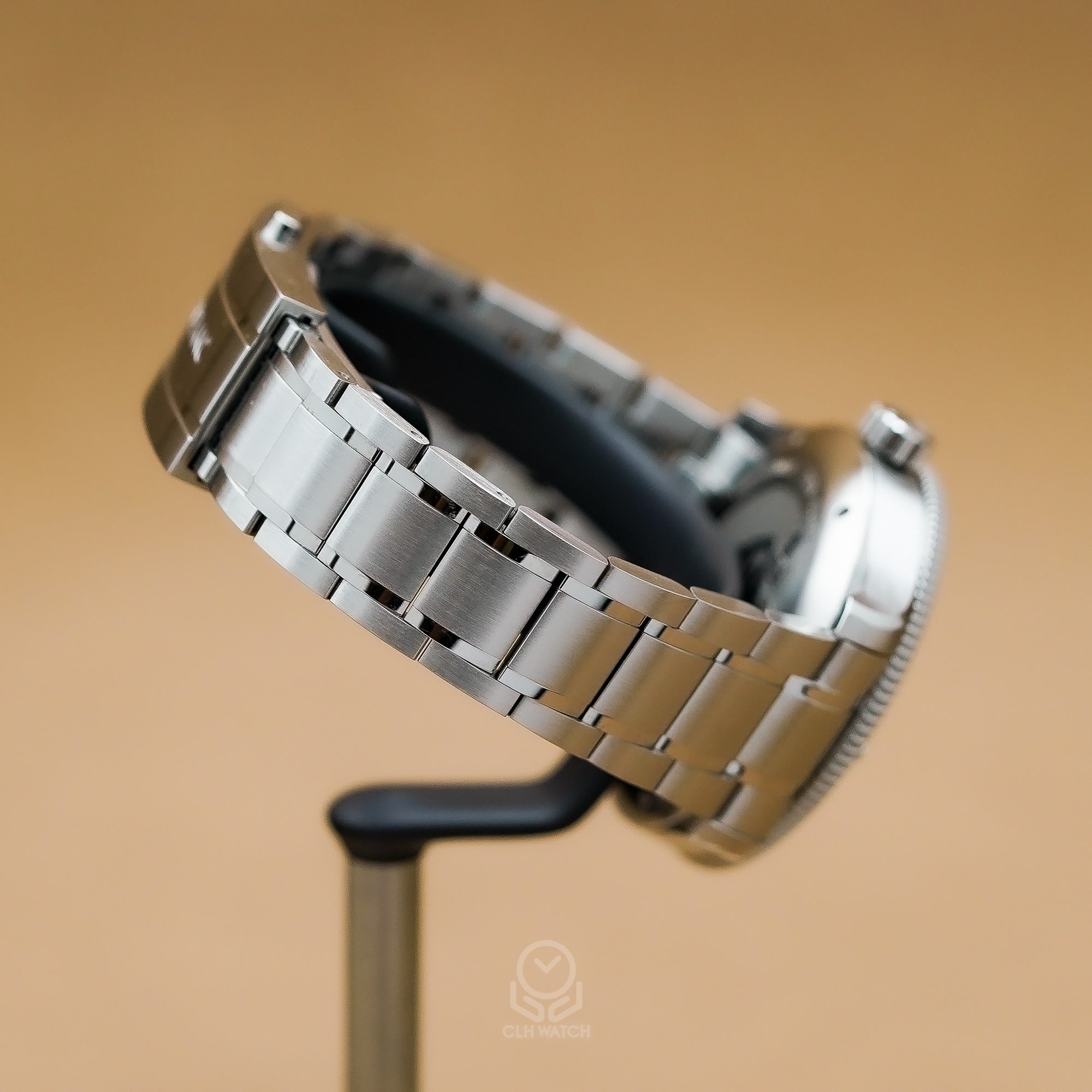 Montblanc MB130793 精鋼錶帶細節