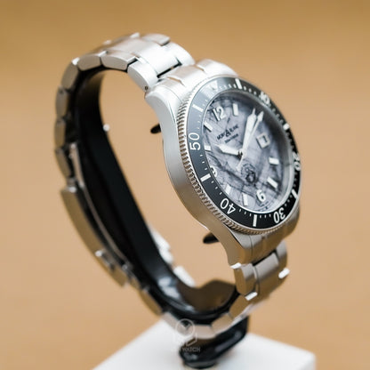 Montblanc MB130793 腕錶側面細節