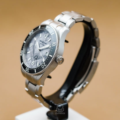 Montblanc MB130793 錶冠與側面細節