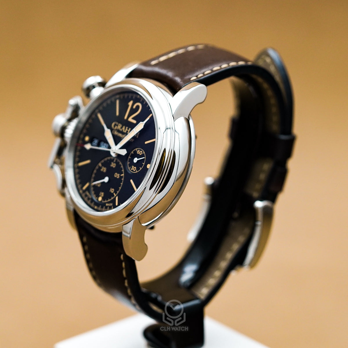 Graham 格林漢 Chronofighter Vintage 精鋼錶殼與黑色面盤側面實拍